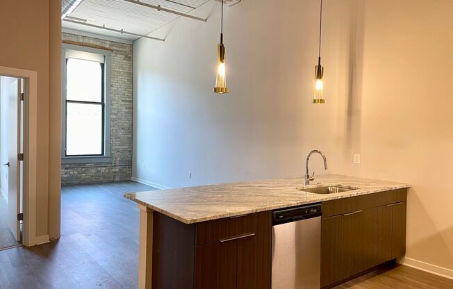 1 bed, 1 bath, 730 sqft, $1,595, Unit Cream City Lofts-506