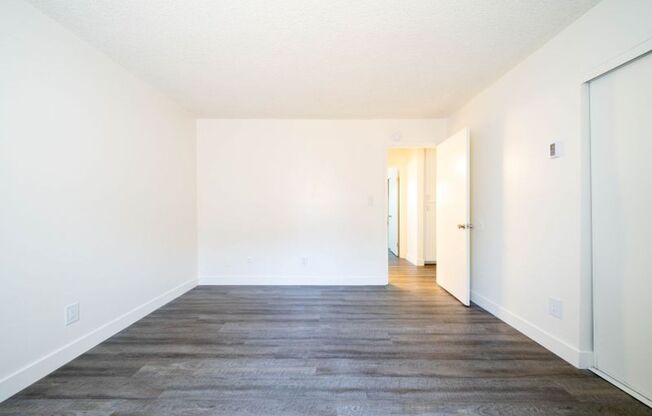 3 beds, 2 baths, 1,200 sqft, $2,900, Unit 633-35