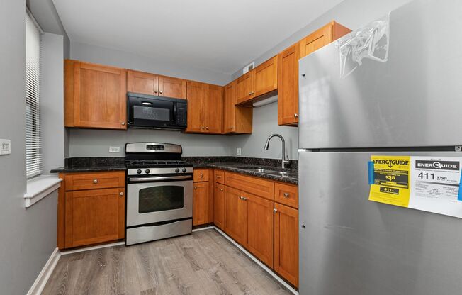 3 beds, 1 bath, $1,595, Unit 6156-1D