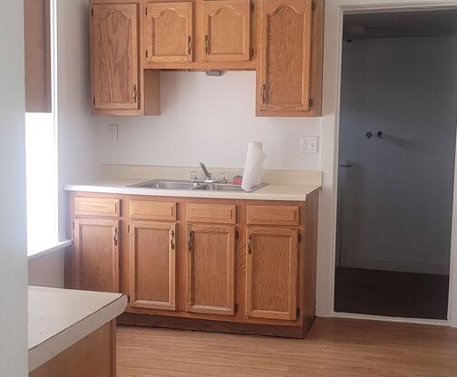 2 beds, 1 bath, $750