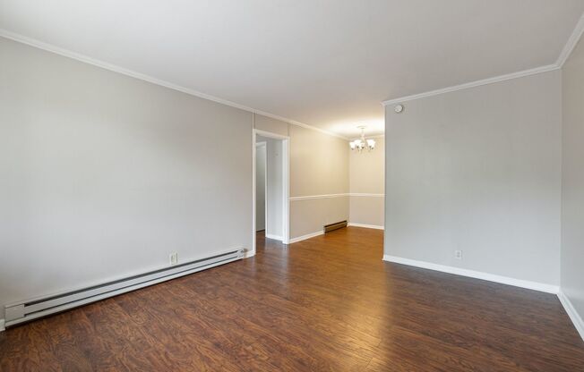 1 bed, 1 bath, $1,095, Unit B12