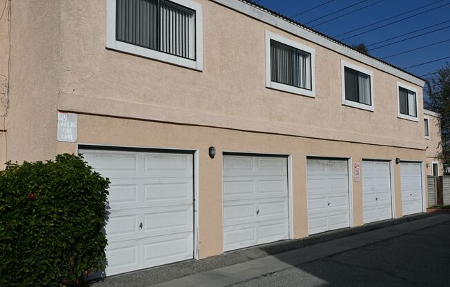 2 beds, 2 baths, $2,400, Unit 10