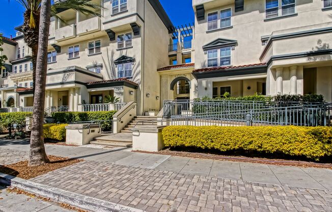 Bright & Airy, Recently Updated 3rd Floor Apartment in the Catalina Building Across from Central Park, Restaurants, Shops & Heart of Playa Vista