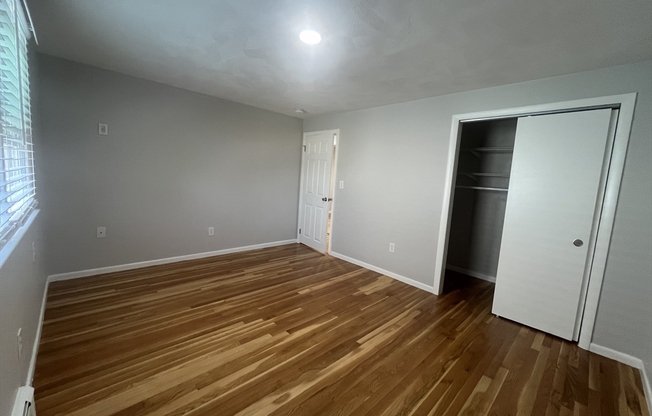 3 beds, 1 bath, $3,250, Unit 2