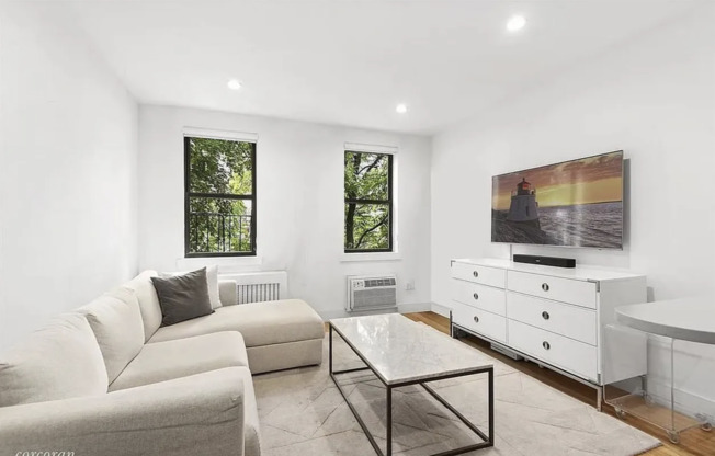 228 E 81 ST