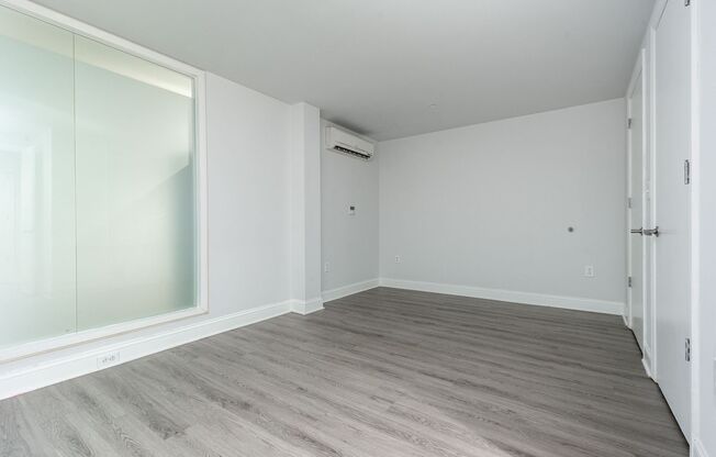 1 bed, 1 bath, 825 sqft, $1,718, Unit GL-10