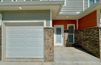 2 beds, 2.5 baths, $1,595