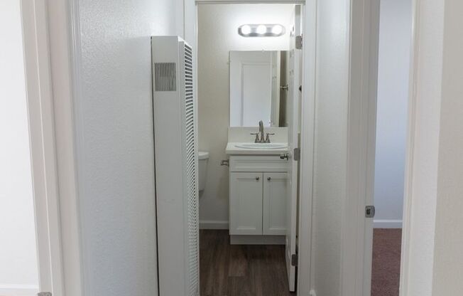 2 beds, 1 bath, 594 sqft, $2,095, Unit 1340-22