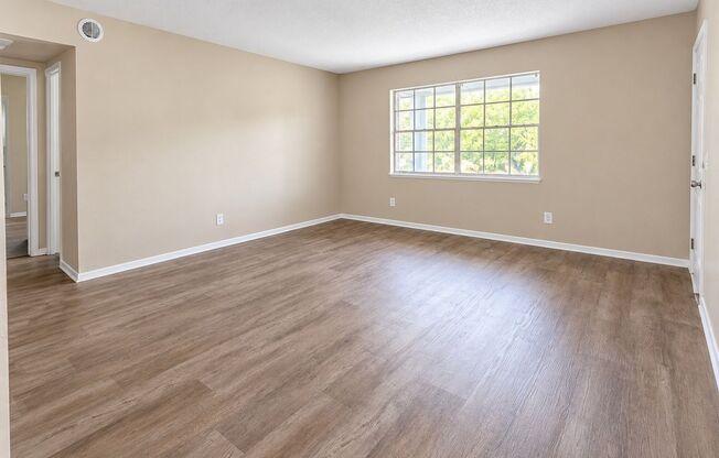 2 beds, 1 bath, 1,010 sqft, $1,150, Unit I01