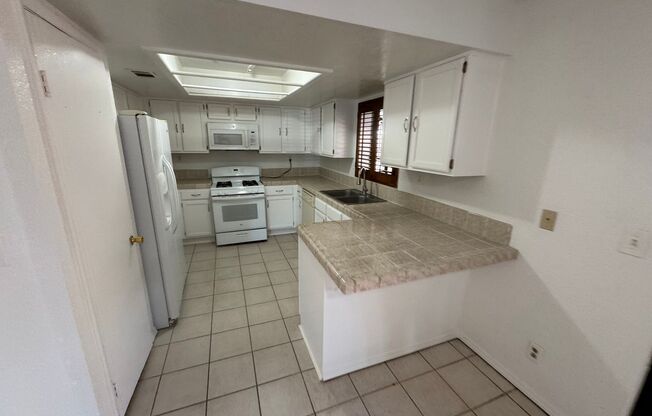 2 beds, 2 baths, $1,400