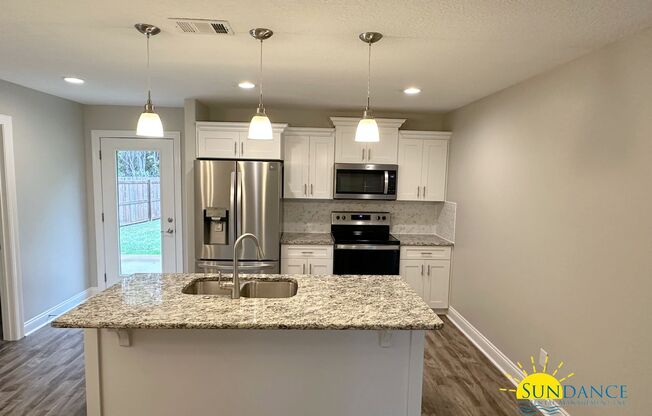 Beautiful like new Navarre home, call today!