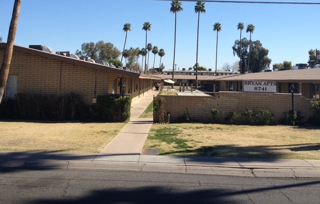 1 MONTH FREE rent 2 bed 1 bath with private Patio