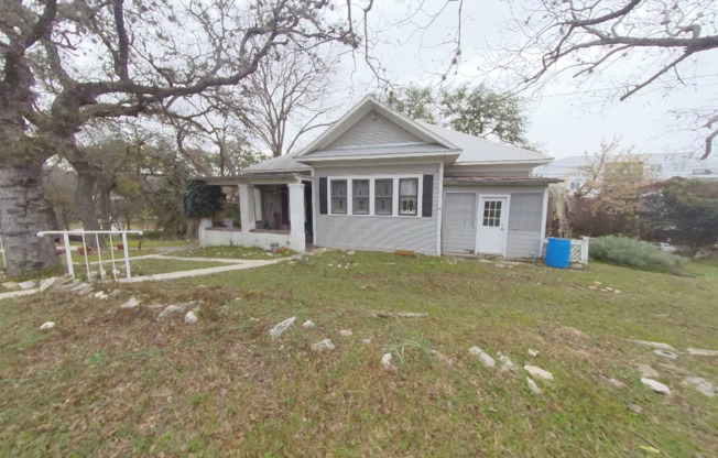 THREE BEDROOM, 2 BATHROOM HOME FOR LEASE IN SAN MARCOS, TX STEPS FROM TEXAS STATE!