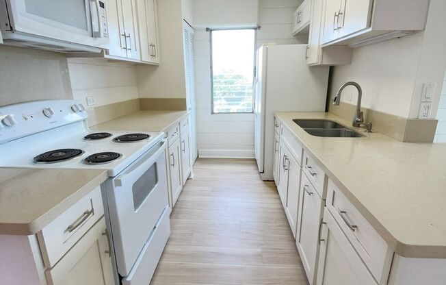 Nalanui Hale - 2 bed, 1 bath, 1 parking