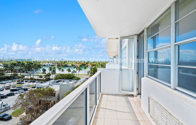 5313 Collins Ave