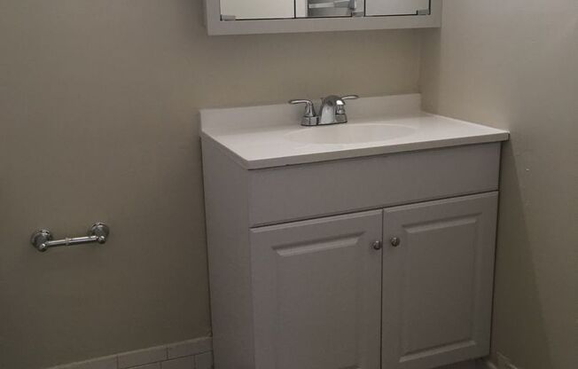 1 bed, 1 bath, 725 sqft, $1,245, Unit E10