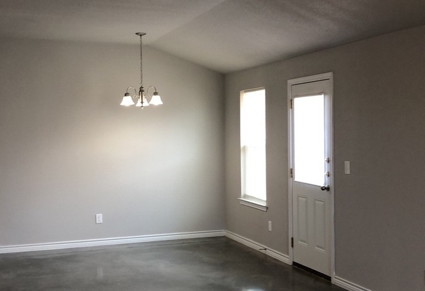 3 beds, 2 baths, $1,350, Unit 312 Lowes Blvd - B