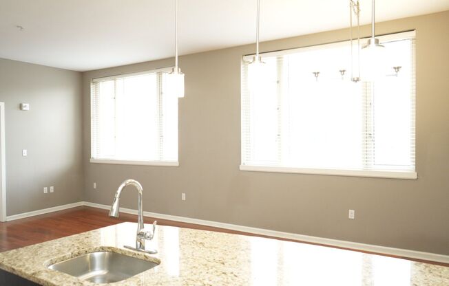 1 bed, 1 bath, 710 sqft, $1,615, Unit Apt #202