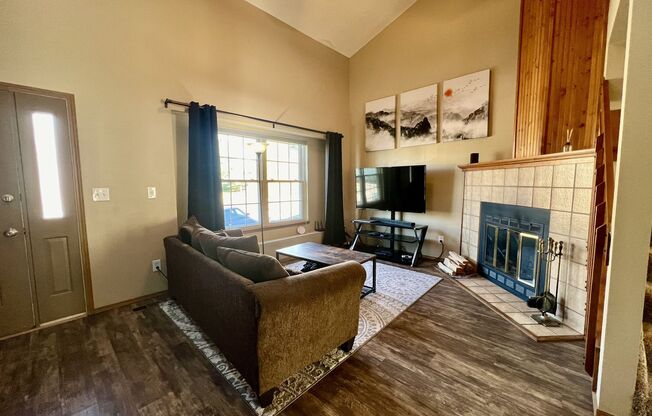 Beautiful townhome available in D20 Briargate!