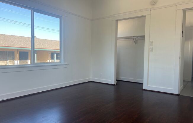Studio Apartment $1350 Move In Today!!