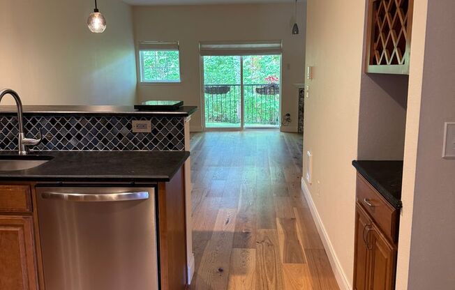 Gorgeous Townhome with W/S/G AND Gas!