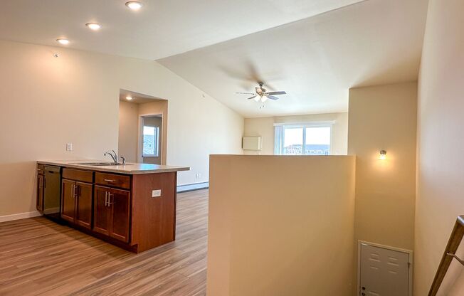 3 beds, 2 baths, 1,186 sqft, $1,595, Unit AT 715-50