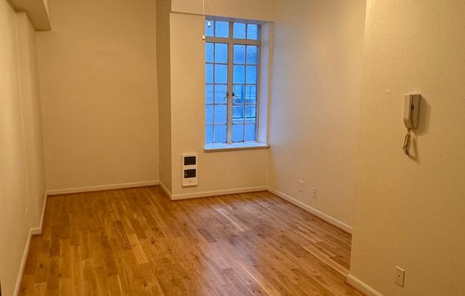 1 bed, 1 bath, 400 sqft, $995, Unit 319