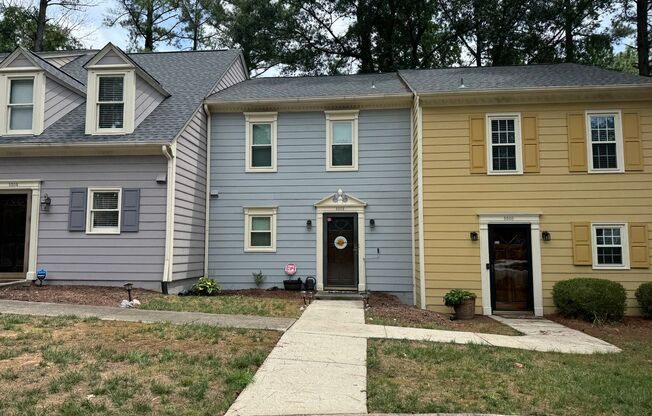 Adorable 3 Bedroom, 2 1/2 Bath Located in Raleigh!