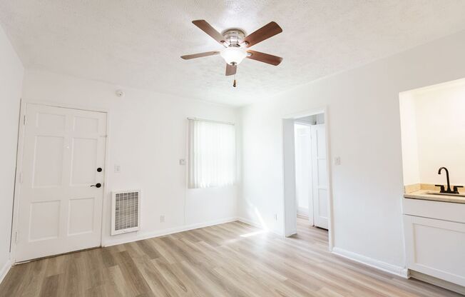 Studio, 1 bath, 325 sqft, $2,198, Unit 16