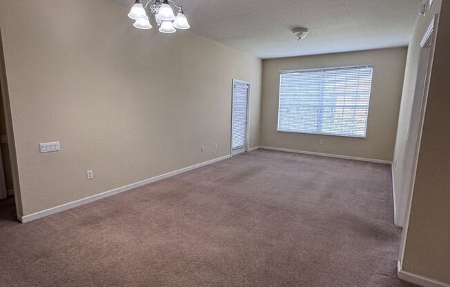 3/2 updated condo, inside gated community in Metrowest!