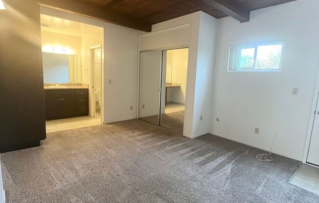 1 bed, 1 bath, $2,195, Unit 4873 Niagara Avenue #3