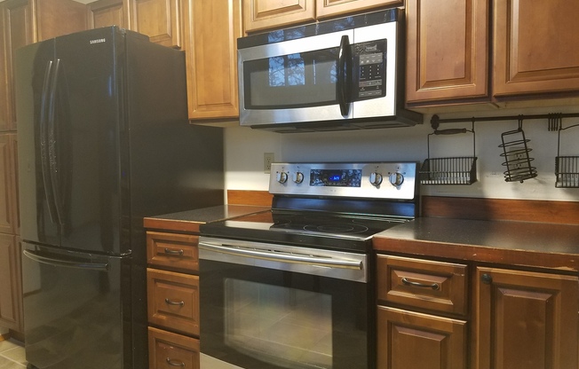 3 beds, 2 baths, $2,300