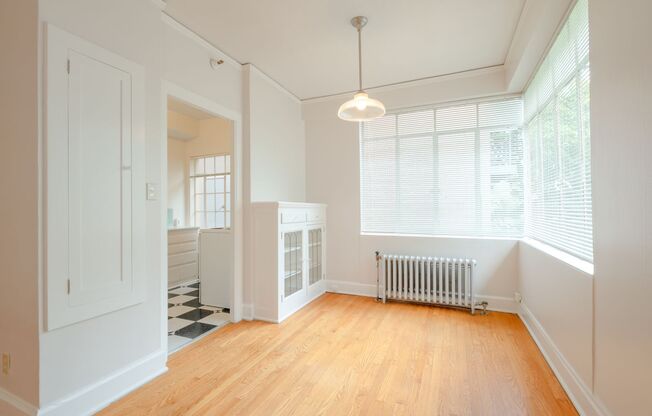 2 beds, 1 bath, 825 sqft, $1,930, Unit 401