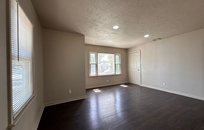 Charming 3 bedroom 1.5 bath House Located in West Fort Worth.
