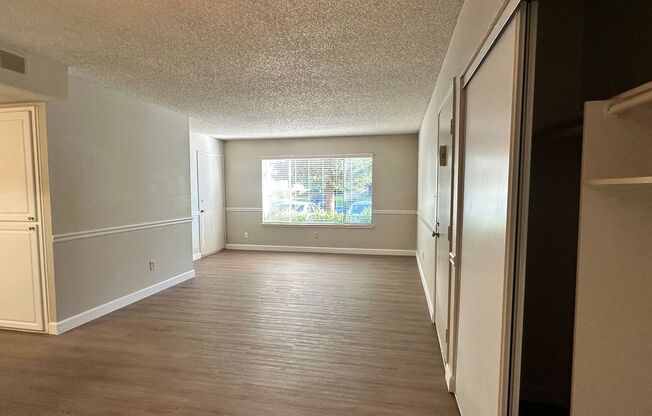 2 beds, 1 bath, 895 sqft, $1,700, Unit 490102