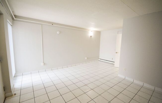 Studio, 1 bath, $700, Unit #5