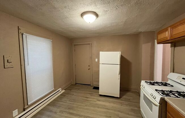 Studio, 1 bath, $525, Unit East 722 Rear