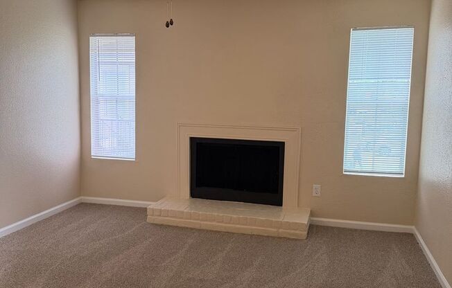 2 beds, 1 bath, 812 sqft, $1,085, Unit 1402