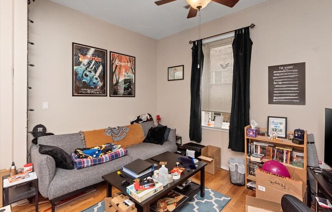 4607 N PAULINA