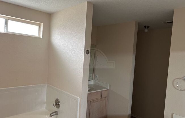 3 beds, 2 baths, $1,650