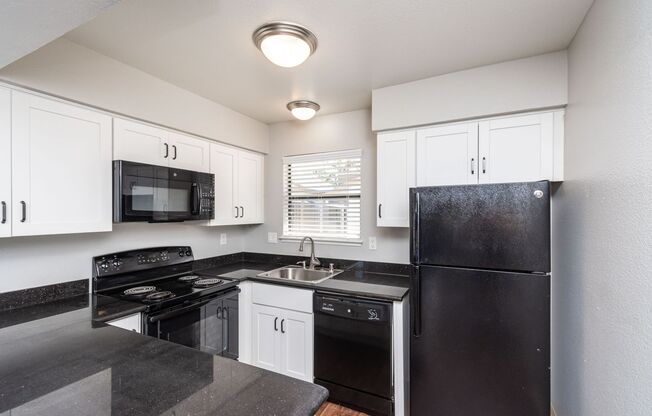 2 beds, 1 bath, 860 sqft, $1,800, Unit 224