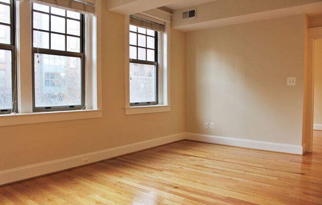 3 beds, 2 baths, $5,250, Unit 305