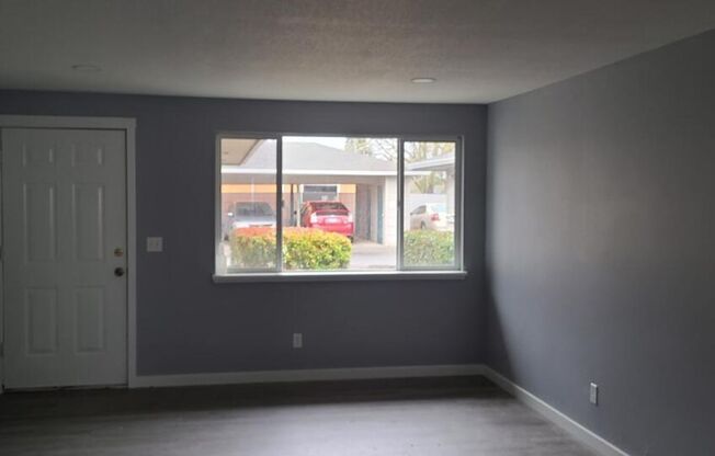 RENT SPECIAL $450.00 off Newly Remodeled 2 bedroom, 1 bath apartment