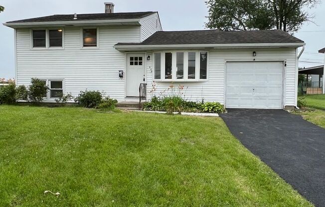 Bensalem 3 bedroom 1 bath + Basement near Parx and Street Rd