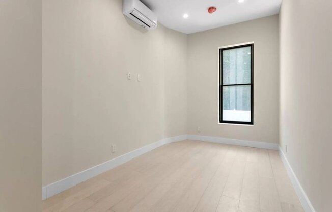 2 beds, 1 bath, $3,000, Unit 2