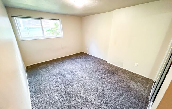 3 beds, 2 baths, 1,390 sqft, $3,095, Unit 401
