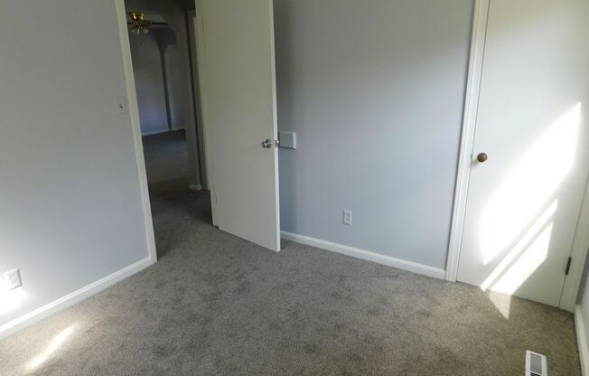 2 beds, 1 bath, $995