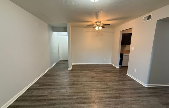 2 beds, 1 bath, 775 sqft, $895, Unit 370J