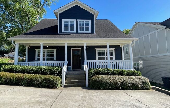 3 Bedroom/ 2.5 Bath Home in Woodbine with Beautiful Screened in Porch and Fenced Yard.