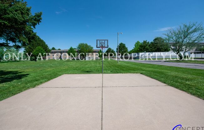 2 beds, 1 bath, 840 sqft, $1,099, Unit 77